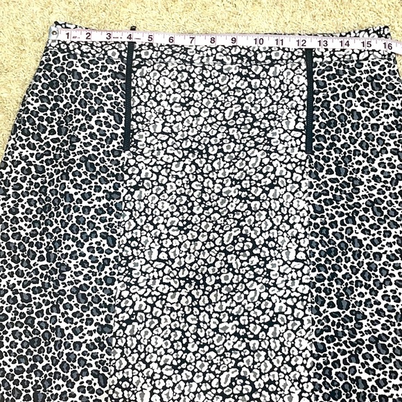 Ann Taylor Animal Print Pencil Skirt Zipper Accent Leopard Black Gray Size 10 - Picture 7 of 15